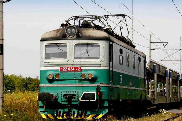 Obrázek článku Na Jablonecku srazil vlak člověka, ten skončil s těžkým zraněním v péči lékařů