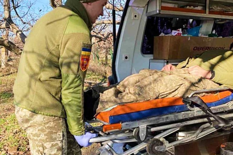 Obrázek článku Mina v Chersonské oblasti zabila tři pracovníky záchranné služby