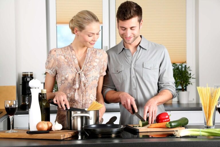 Obrázek článku Jak přimět muže, aby se více zapojil do činnosti v domácnosti a čím má žena rozmazlovat svého partnera?