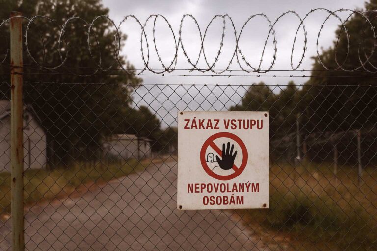 Obrázek článku Tajemná místa, kam nesmíš: 5 zakázaných lokalit v Česku, které běžní lidé nikdy neuvidí