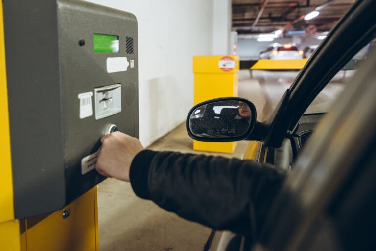 Obrázek článku Parkování v Praze se opět zdražuje. Dotkne se to tisíců parkovacích míst