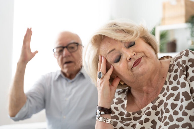 Obrázek článku Výplata důchodu se českým důchodcům zase zdražuje. Nenápadně přijdou o 1000 Kč