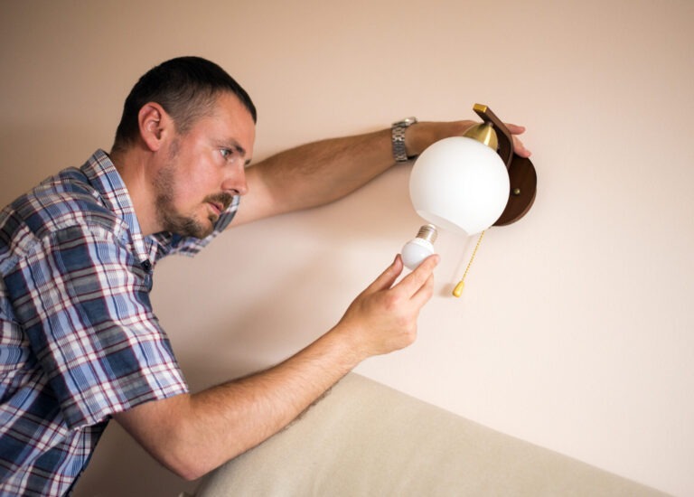 Obrázek článku Češi si pořád pořizují ve velkém LED světla. Netuší, že už dávno nejsou nejvýhodnější a prodělávají stovky Kč na energiích