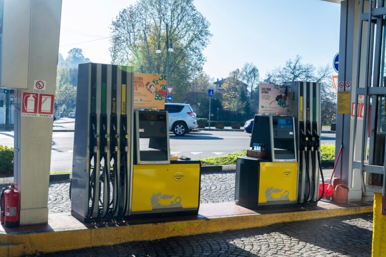 Obrázek článku Benzín vs nafta: spočítali jsme, který motor se vám v roce 2026 vyplatí více. Ušetřit tím můžete i 60 000 Kč