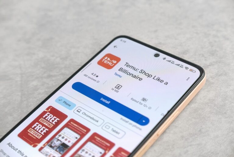 Obrázek článku Podvodníci teď útočí na lidi, kteří používají Temu. Čechy to může stát 100 000 korun a naletí na to i nejchytřejší