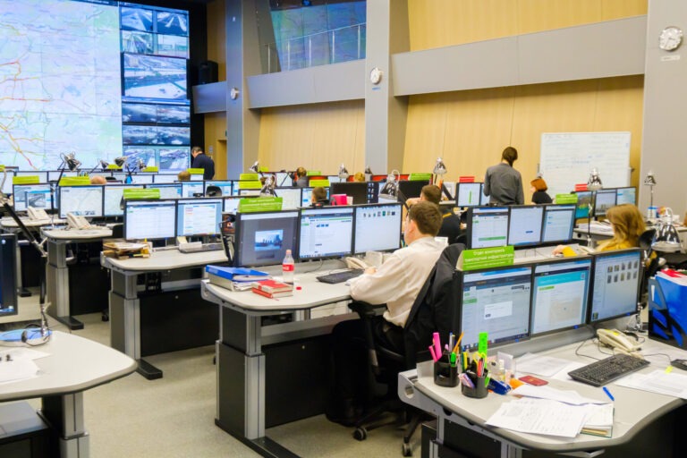 Obrázek článku Novodobá šlechta? Některé profese v Česku nabízejí 80 tisíc Kč měsíčně. Na data a bezpečnost nepotřebujete VŠ, ale jen krátký kurz