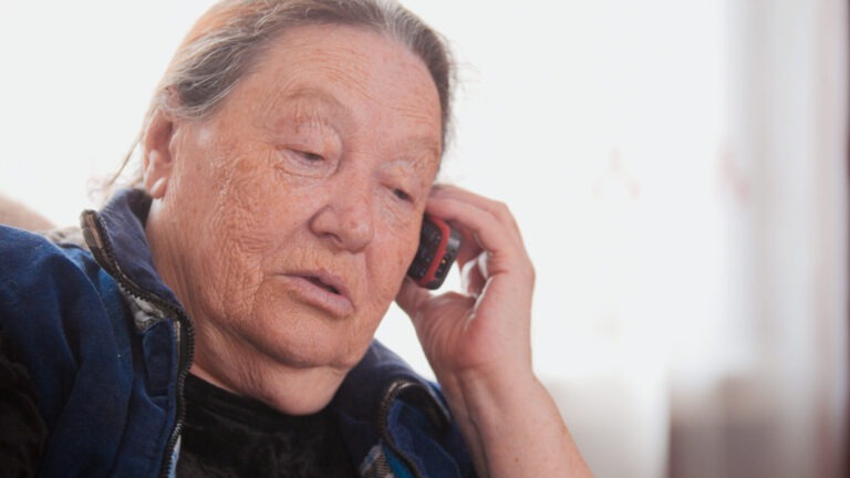 Obrázek článku Českem se šíří nový nechutný podvod: aplikace si sama vykopíruje kartu z telefonu. Lidé přišli o více než 1 000 000 Kč