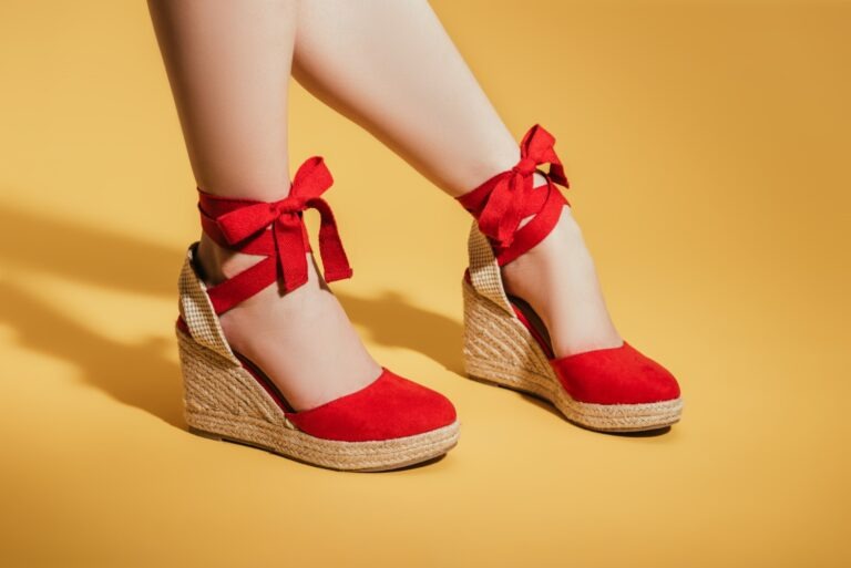 Obrázek článku Espadrilky na klínku – letní výška a pohodlí přírodních materiálů