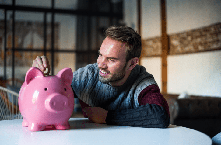 Obrázek článku Spočítali jsme, kolik by měli mít Češi naspořeno na horší časy. Potřebují minimálně 90 000 Kč a většina lidí na to nedosáhne