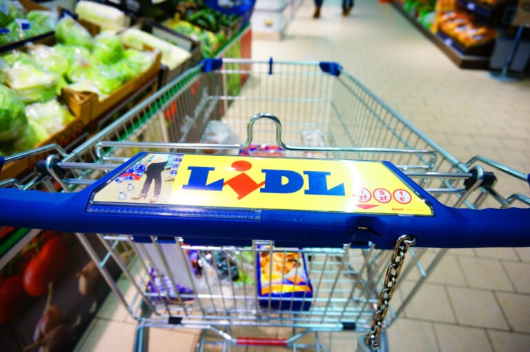 Obrázek článku Supermarkety v Česku mění otevíračku přes prázdniny. Dotkne se to skoro každého a většina lidí o tom neví