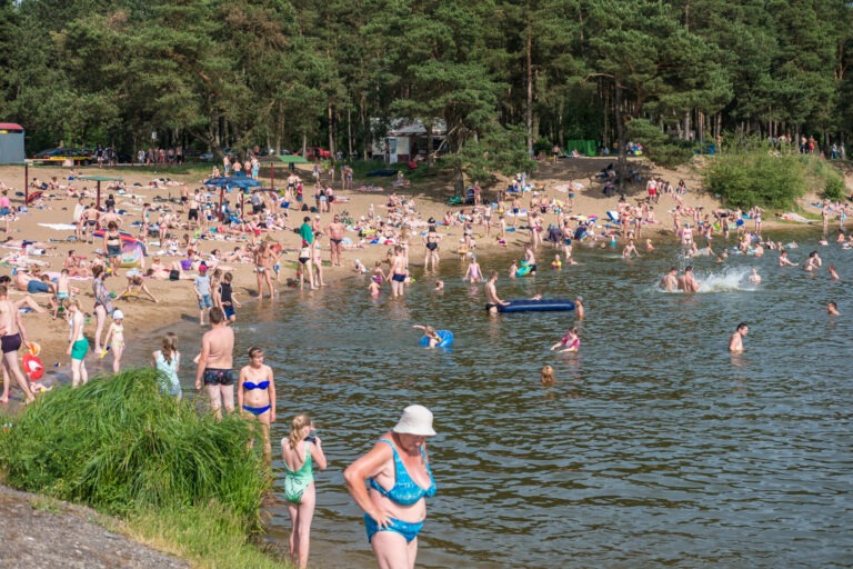 Obrázek článku Češi berou útokem „Český karibik“. Má písek jako na pláži a je tam 18 stánků