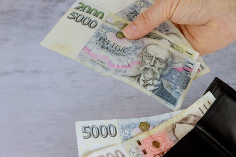 Obrázek článku Byly zveřejněny platové tabulky pro rok 2027. Některé profese si polepší i o 3 540 Kč
