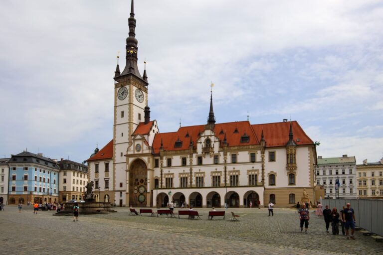 Obrázek článku Kolik si měsíčně vydělá zastupitel města, kde žije 30 000 obyvatel? Čísla jsou veřejně dostupná