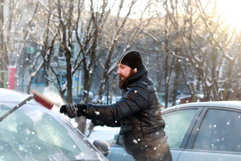 Obrázek článku Za nastartované auto vám hrozí pokuta i 5 000 Kč. Většina Čechů to neví a pořád dokola to porušují
